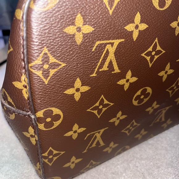 Louis Vuitton NeoNoe MM - Picture 14 of 17